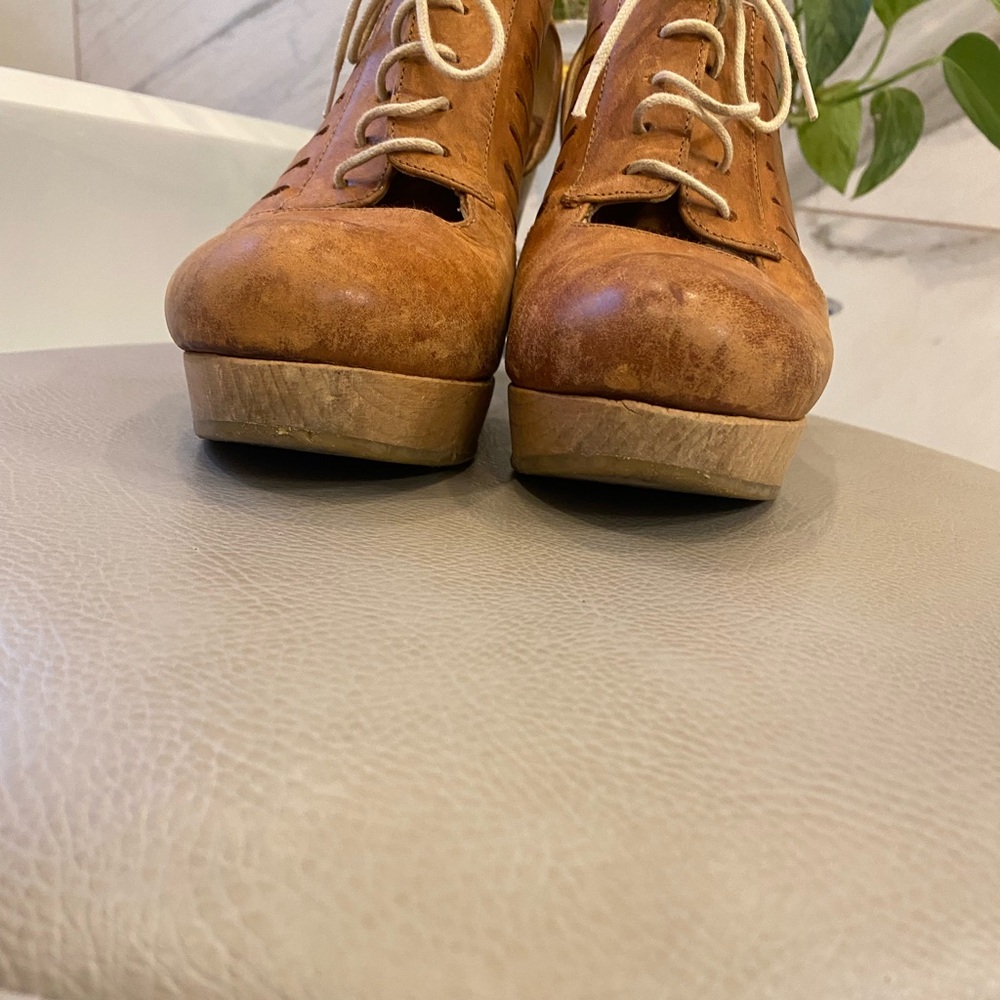 Anthropologie COCLICO Tan Lace Up Clogs 37 - Picture 5 of 9